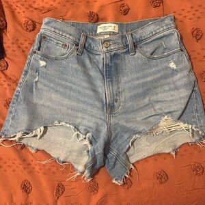 Abercrombie Curve Love 4” Mom short